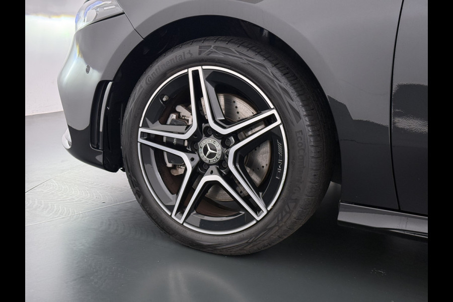 Mercedes-Benz A-Klasse 250e AMG // Panorama dak // Sfeerverlichting // Memory // MultiBeam LED // Advanced Audio // Keyless // 18" AMG Velgen // Widesc