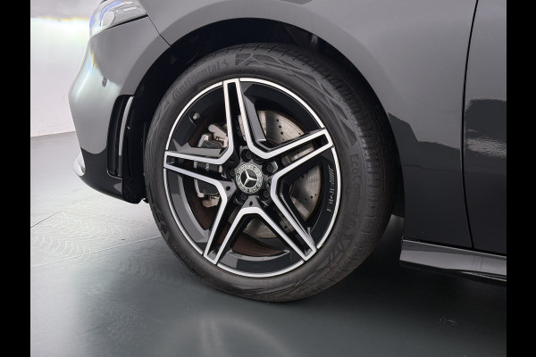 Mercedes-Benz A-Klasse 250e AMG // Panorama dak // Sfeerverlichting // Memory // MultiBeam LED // Advanced Audio // Keyless // 18" AMG Velgen // Widesc