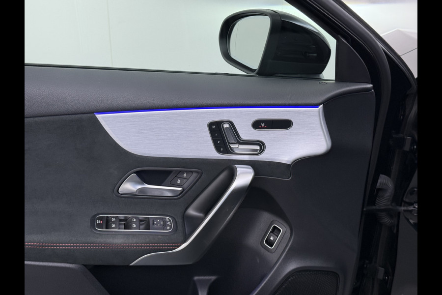Mercedes-Benz A-Klasse 250e AMG // Panorama dak // Sfeerverlichting // Memory // MultiBeam LED // Advanced Audio // Keyless // 18" AMG Velgen // Widesc