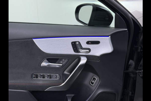 Mercedes-Benz A-Klasse 250e AMG // Panorama dak // Sfeerverlichting // Memory // MultiBeam LED // Advanced Audio // Keyless // 18" AMG Velgen // Widesc