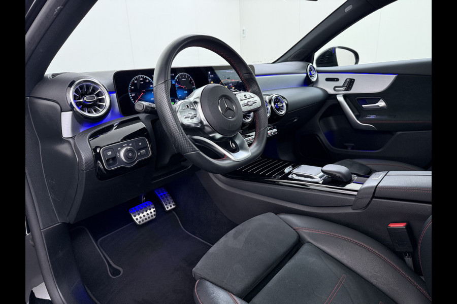Mercedes-Benz A-Klasse 250e AMG // Panorama dak // Sfeerverlichting // Memory // MultiBeam LED // Advanced Audio // Keyless // 18" AMG Velgen // Widesc