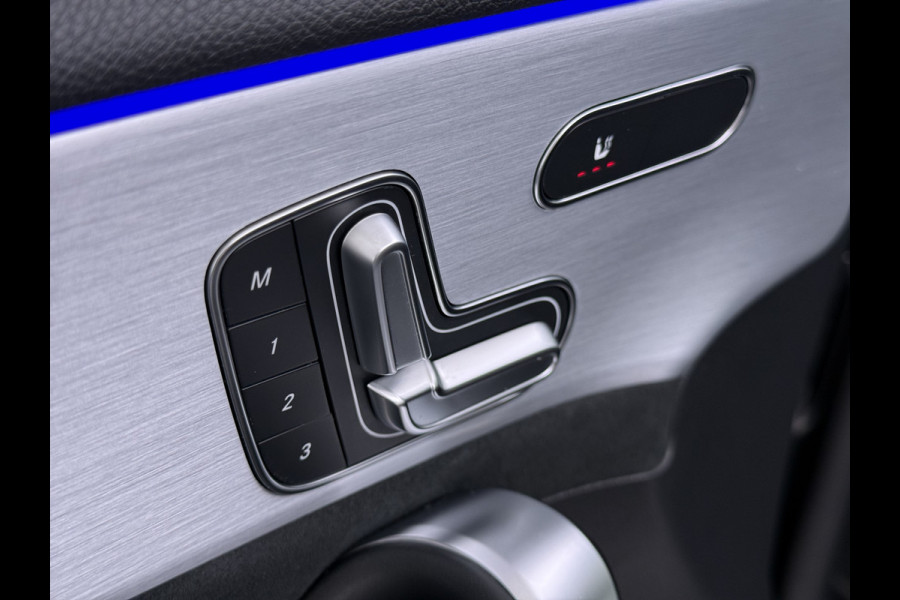 Mercedes-Benz A-Klasse 250e AMG // Panorama dak // Sfeerverlichting // Memory // MultiBeam LED // Advanced Audio // Keyless // 18" AMG Velgen // Widesc