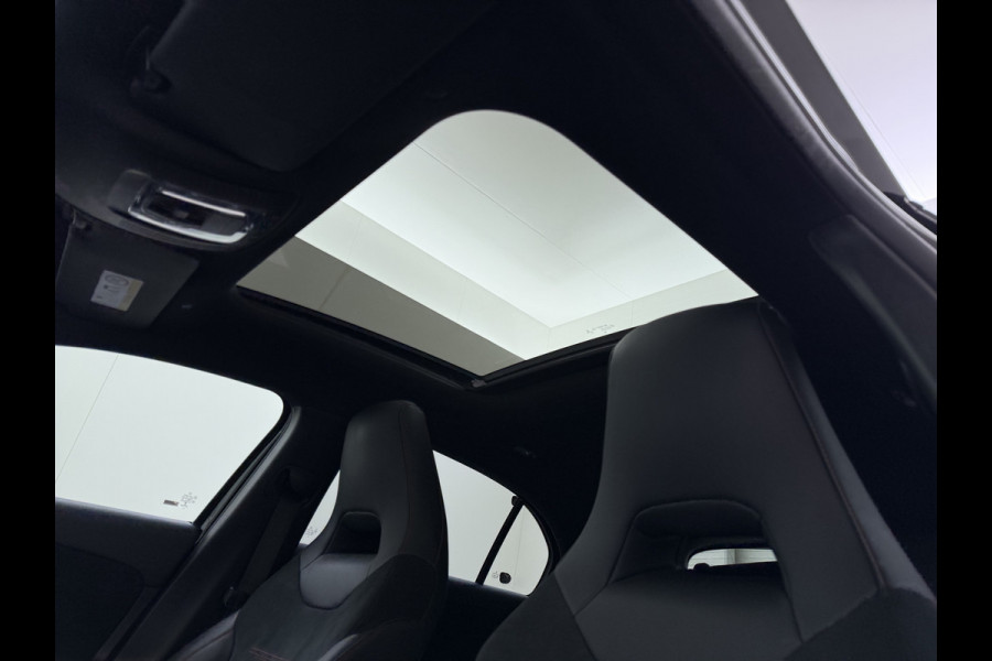 Mercedes-Benz A-Klasse 250e AMG // Panorama dak // Sfeerverlichting // Memory // MultiBeam LED // Advanced Audio // Keyless // 18" AMG Velgen // Widesc