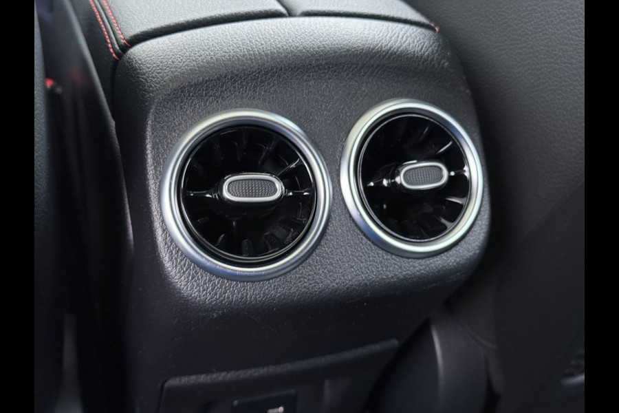 Mercedes-Benz A-Klasse 250e AMG // Panorama dak // Sfeerverlichting // Memory // MultiBeam LED // Advanced Audio // Keyless // 18" AMG Velgen // Widesc