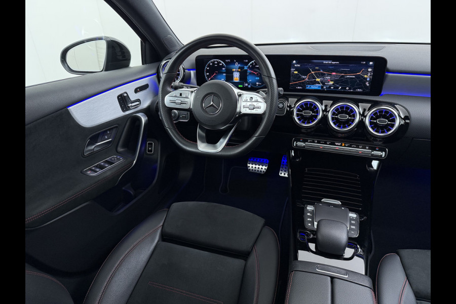 Mercedes-Benz A-Klasse 250e AMG // Panorama dak // Sfeerverlichting // Memory // MultiBeam LED // Advanced Audio // Keyless // 18" AMG Velgen // Widesc