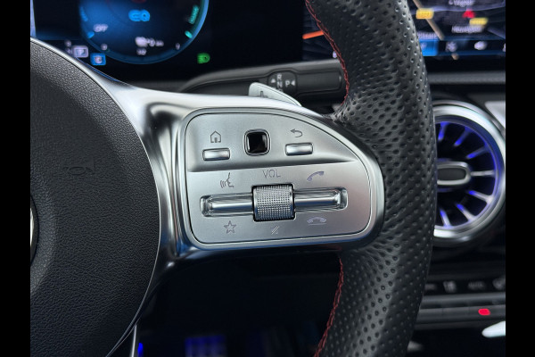 Mercedes-Benz A-Klasse 250e AMG // Panorama dak // Sfeerverlichting // Memory // MultiBeam LED // Advanced Audio // Keyless // 18" AMG Velgen // Widesc