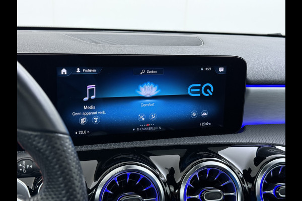 Mercedes-Benz A-Klasse 250e AMG // Panorama dak // Sfeerverlichting // Memory // MultiBeam LED // Advanced Audio // Keyless // 18" AMG Velgen // Widesc