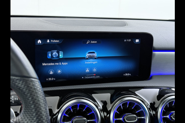 Mercedes-Benz A-Klasse 250e AMG // Panorama dak // Sfeerverlichting // Memory // MultiBeam LED // Advanced Audio // Keyless // 18" AMG Velgen // Widesc