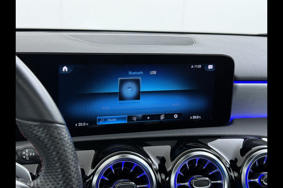 Mercedes-Benz A-Klasse 250e AMG // Panorama dak // Sfeerverlichting // Memory // MultiBeam LED // Advanced Audio // Keyless // 18" AMG Velgen // Widesc