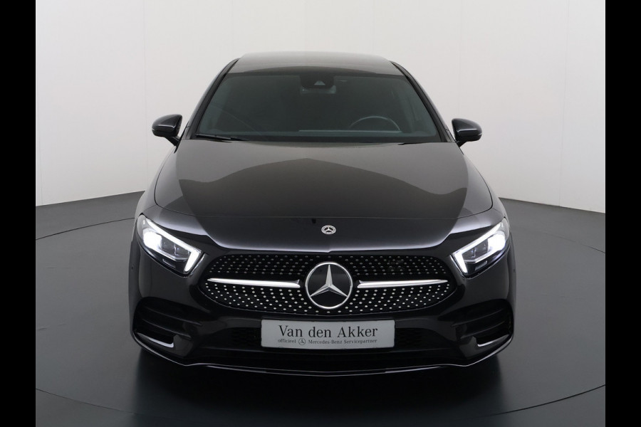 Mercedes-Benz A-Klasse 250e AMG // Panorama dak // Sfeerverlichting // Memory // MultiBeam LED // Advanced Audio // Keyless // 18" AMG Velgen // Widesc