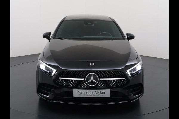 Mercedes-Benz A-Klasse 250e AMG // Panorama dak // Sfeerverlichting // Memory // MultiBeam LED // Advanced Audio // Keyless // 18" AMG Velgen // Widesc