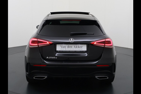Mercedes-Benz A-Klasse 250e AMG // Panorama dak // Sfeerverlichting // Memory // MultiBeam LED // Advanced Audio // Keyless // 18" AMG Velgen // Widesc