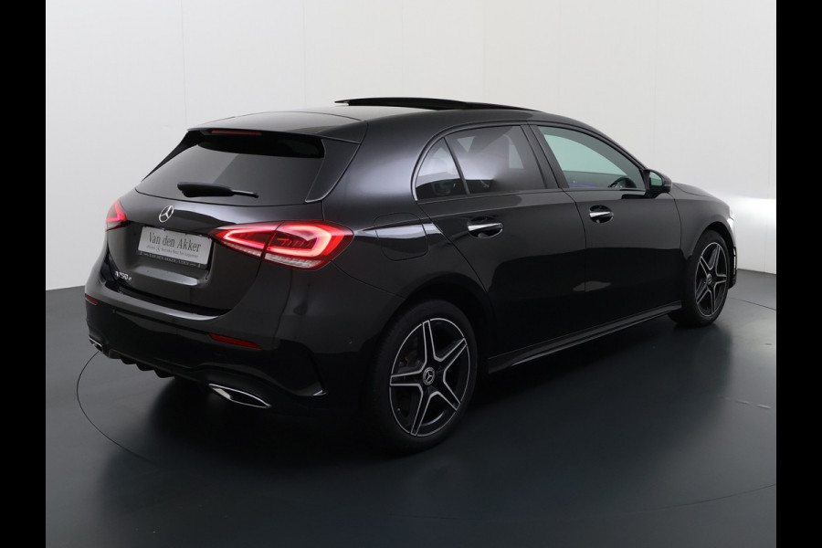Mercedes-Benz A-Klasse 250e AMG // Panorama dak // Sfeerverlichting // Memory // MultiBeam LED // Advanced Audio // Keyless // 18" AMG Velgen // Widesc