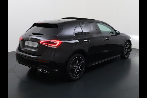 Mercedes-Benz A-Klasse 250e AMG // Panorama dak // Sfeerverlichting // Memory // MultiBeam LED // Advanced Audio // Keyless // 18" AMG Velgen // Widesc