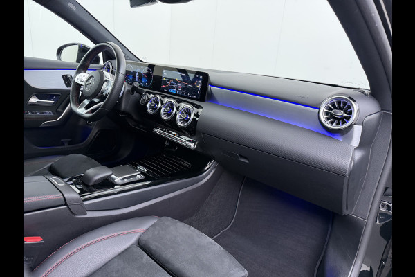 Mercedes-Benz A-Klasse 250e AMG // Panorama dak // Sfeerverlichting // Memory // MultiBeam LED // Advanced Audio // Keyless // 18" AMG Velgen // Widesc