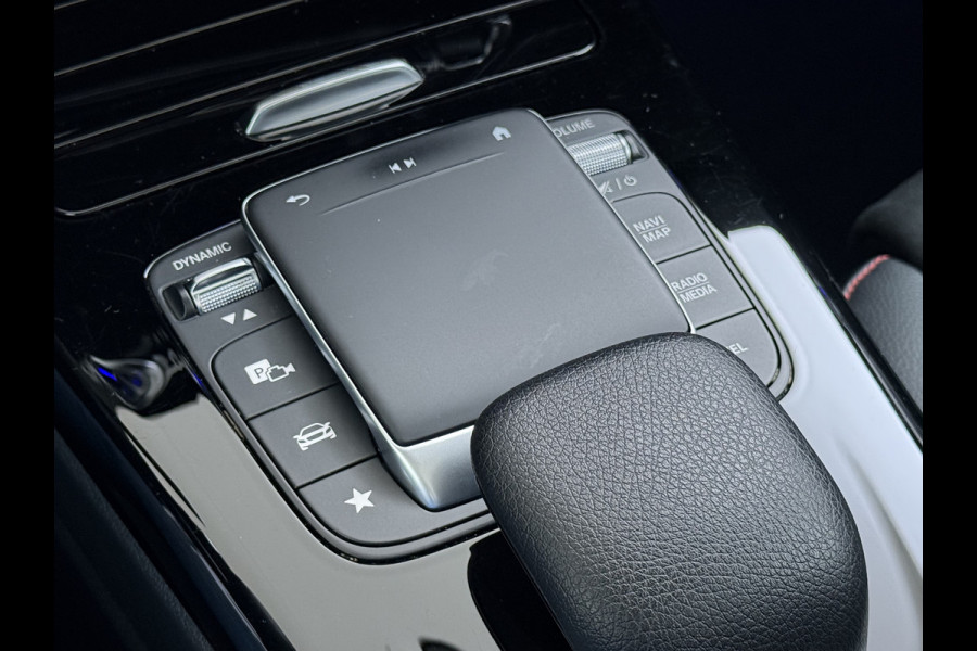 Mercedes-Benz A-Klasse 250e AMG // Panorama dak // Sfeerverlichting // Memory // MultiBeam LED // Advanced Audio // Keyless // 18" AMG Velgen // Widesc