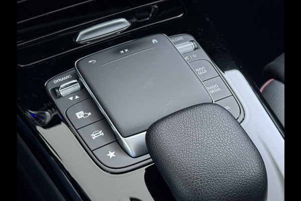 Mercedes-Benz A-Klasse 250e AMG // Panorama dak // Sfeerverlichting // Memory // MultiBeam LED // Advanced Audio // Keyless // 18" AMG Velgen // Widesc