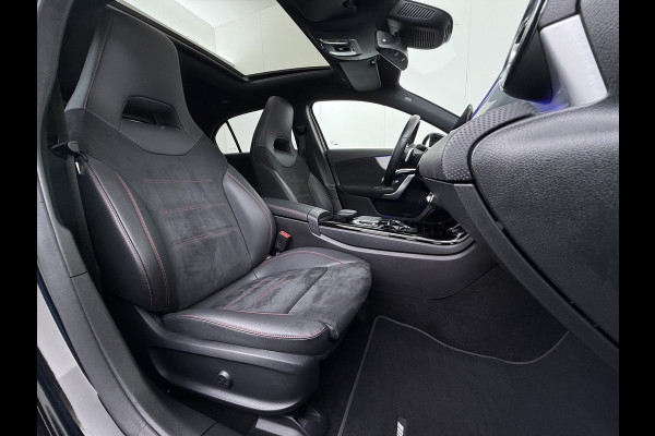 Mercedes-Benz A-Klasse 250e AMG // Panorama dak // Sfeerverlichting // Memory // MultiBeam LED // Advanced Audio // Keyless // 18" AMG Velgen // Widesc