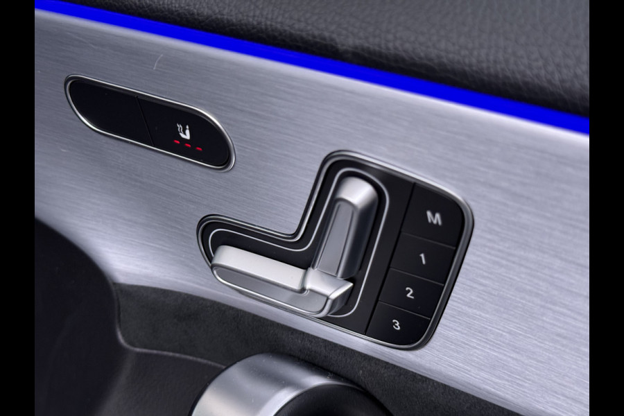 Mercedes-Benz A-Klasse 250e AMG // Panorama dak // Sfeerverlichting // Memory // MultiBeam LED // Advanced Audio // Keyless // 18" AMG Velgen // Widesc