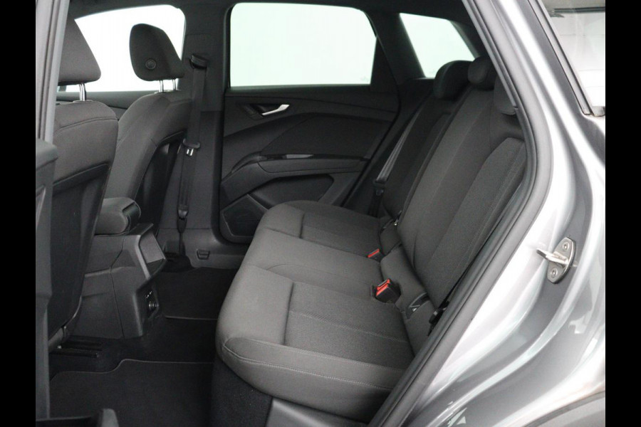 Audi Q4 e-tron 35 Launch edition 55 kWh | Warmtepomp | Stoelverwarming | Carplay | Full LED | 19'' | Navigatie | Parkeerhulp | DAB | Climate control | Cruise control | Bluetooth