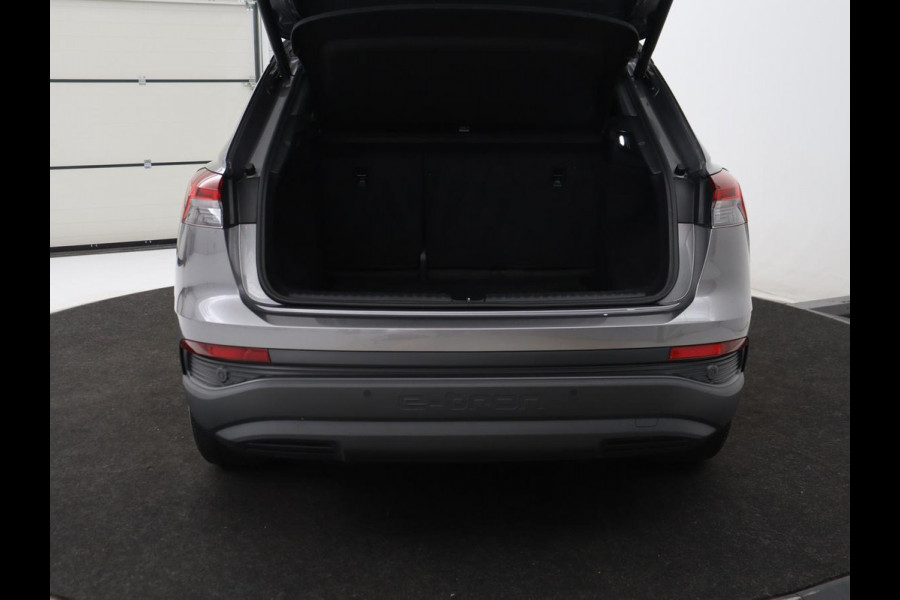 Audi Q4 e-tron 35 Launch edition 55 kWh | Warmtepomp | Stoelverwarming | Carplay | Full LED | 19'' | Navigatie | Parkeerhulp | DAB | Climate control | Cruise control | Bluetooth