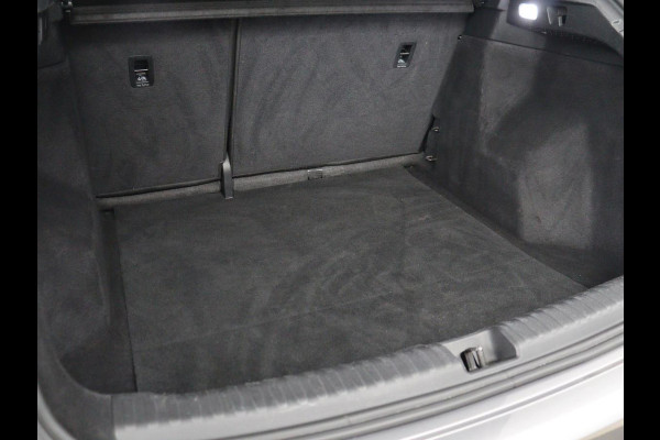 Audi Q4 e-tron 35 Launch edition 55 kWh | Warmtepomp | Stoelverwarming | Carplay | Full LED | 19'' | Navigatie | Parkeerhulp | DAB | Climate control | Cruise control | Bluetooth