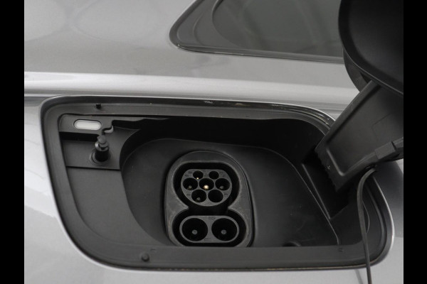 Audi Q4 e-tron 35 Launch edition 55 kWh | Warmtepomp | Stoelverwarming | Carplay | Full LED | 19'' | Navigatie | Parkeerhulp | DAB | Climate control | Cruise control | Bluetooth