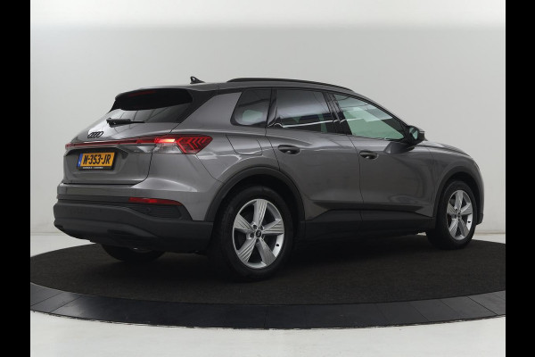 Audi Q4 e-tron 35 Launch edition 55 kWh | Warmtepomp | Stoelverwarming | Carplay | Full LED | 19'' | Navigatie | Parkeerhulp | DAB | Climate control | Cruise control | Bluetooth