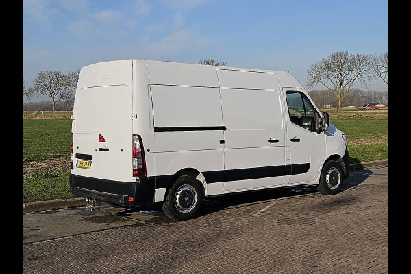 Renault Master T35 2.3 dCi 135 L2H2 airco, navi, pdc, trekhaak, inrichting