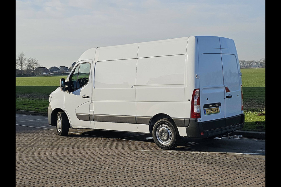 Renault Master T35 2.3 dCi 135 L2H2 airco, navi, pdc, trekhaak, inrichting