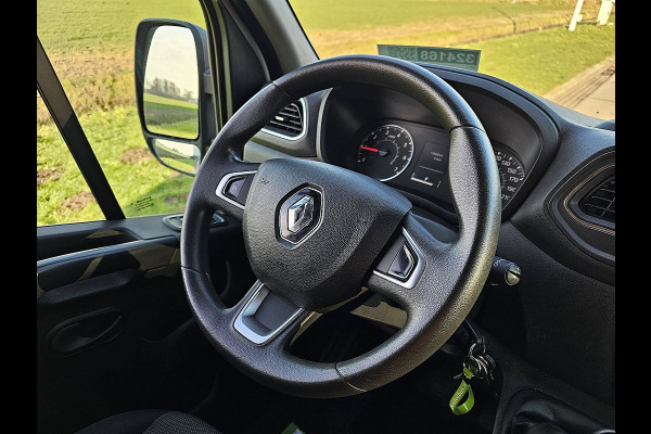 Renault Master T35 2.3 dCi 135 L2H2 airco, navi, pdc, trekhaak, inrichting