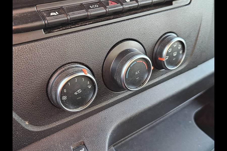 Renault Master T35 2.3 dCi 135 L2H2 airco, navi, pdc, trekhaak, inrichting