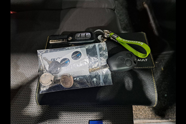 Renault Master T35 2.3 dCi 135 L2H2 airco, navi, pdc, trekhaak, inrichting