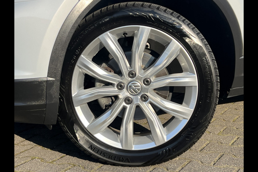 Volkswagen T-Roc 1.5 TSI Sport | Pano | Camera | Leder | LED