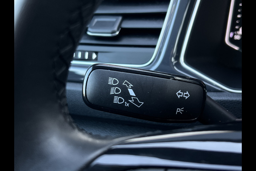 Volkswagen T-Roc 1.5 TSI Sport | Pano | Camera | Leder | LED