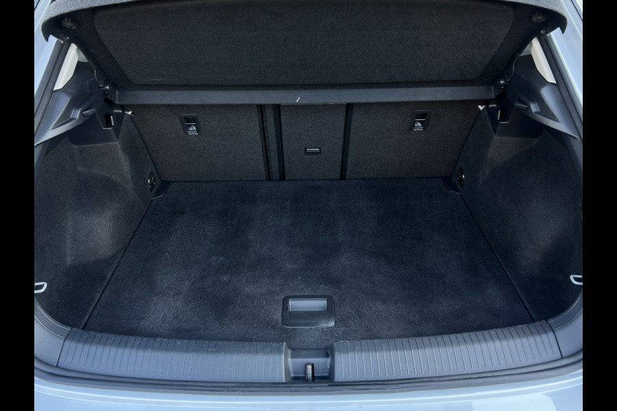 Volkswagen T-Roc 1.5 TSI Sport | Pano | Camera | Leder | LED