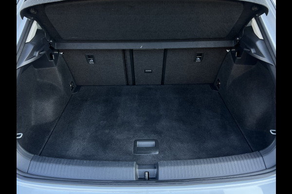 Volkswagen T-Roc 1.5 TSI Sport | Pano | Camera | Leder | LED