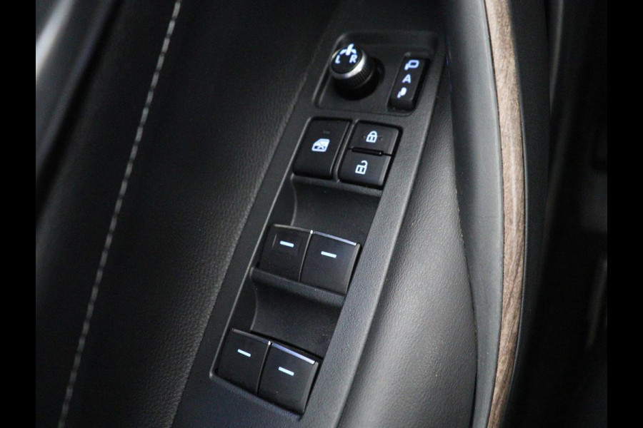 Toyota Corolla 2.0 Hybrid Trek | Stoelverwarming | Adaptive cruise | Navigatie | Camera | Carplay | Keyless | Full LED | DAB | Climate control | Bluetooth