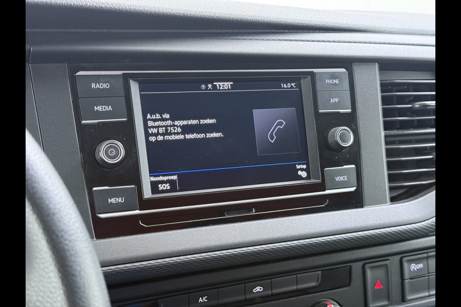 Volkswagen Transporter 2.0TDI 150PK AUT-7 3-Pers. Euro 6 Trekhaak Navi* Apple Carplay Android Auto Airco Cruise Control Pdc Comfortline Betonplex Vloer Lat om Lat Wandbetimmering Schuifdeur 2.500KG Trekgewicht 1e Eigenaar Origineel Nederlandse Bestelbus
