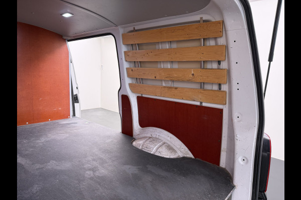 Volkswagen Transporter 2.0TDI 150PK AUT-7 3-Pers. Euro 6 Trekhaak Navi* Apple Carplay Android Auto Airco Cruise Control Pdc Comfortline Betonplex Vloer Lat om Lat Wandbetimmering Schuifdeur 2.500KG Trekgewicht 1e Eigenaar Origineel Nederlandse Bestelbus