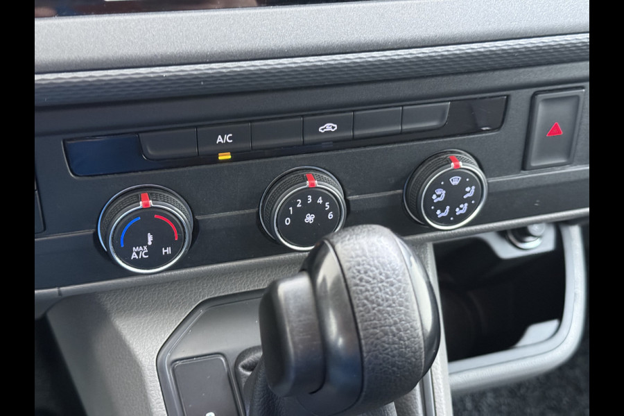 Volkswagen Transporter 2.0TDI 150PK AUT-7 3-Pers. Euro 6 Trekhaak Navi* Apple Carplay Android Auto Airco Cruise Control Pdc Comfortline Betonplex Vloer Lat om Lat Wandbetimmering Schuifdeur 2.500KG Trekgewicht 1e Eigenaar Origineel Nederlandse Bestelbus