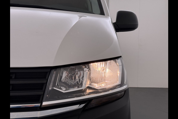Volkswagen Transporter 2.0TDI 150PK AUT-7 3-Pers. Euro 6 Trekhaak Navi* Apple Carplay Android Auto Airco Cruise Control Pdc Comfortline Betonplex Vloer Lat om Lat Wandbetimmering Schuifdeur 2.500KG Trekgewicht 1e Eigenaar Origineel Nederlandse Bestelbus