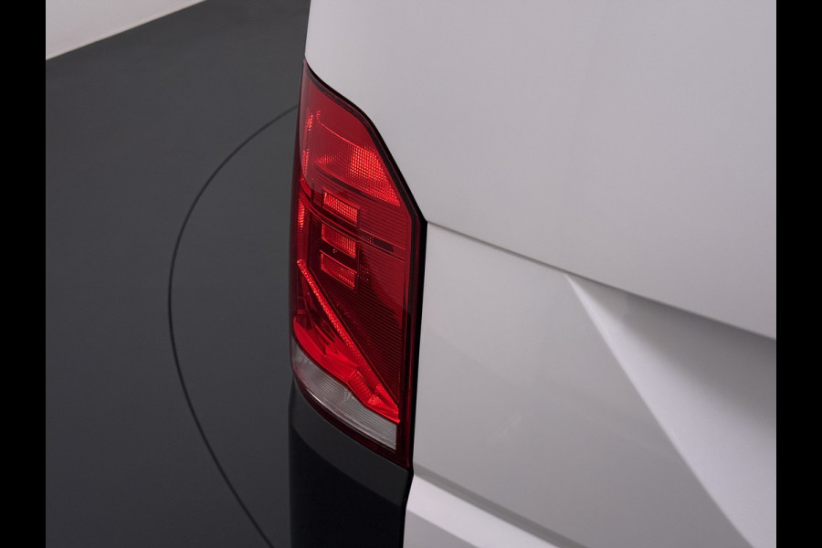 Volkswagen Transporter 2.0TDI 150PK AUT-7 3-Pers. Euro 6 Trekhaak Navi* Apple Carplay Android Auto Airco Cruise Control Pdc Comfortline Betonplex Vloer Lat om Lat Wandbetimmering Schuifdeur 2.500KG Trekgewicht 1e Eigenaar Origineel Nederlandse Bestelbus