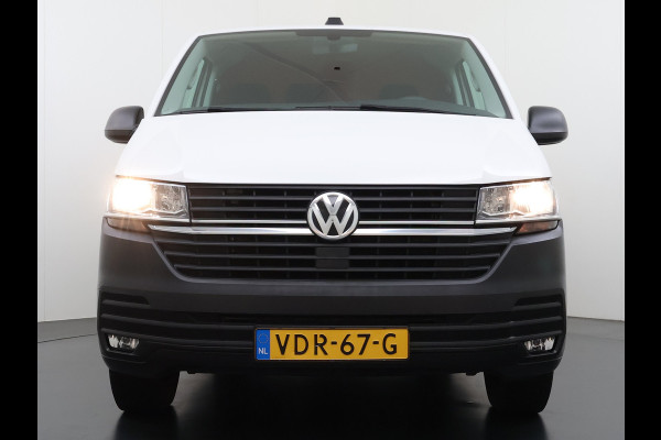 Volkswagen Transporter 2.0TDI 150PK AUT-7 3-Pers. Euro 6 Trekhaak Navi* Apple Carplay Android Auto Airco Cruise Control Pdc Comfortline Betonplex Vloer Lat om Lat Wandbetimmering Schuifdeur 2.500KG Trekgewicht 1e Eigenaar Origineel Nederlandse Bestelbus