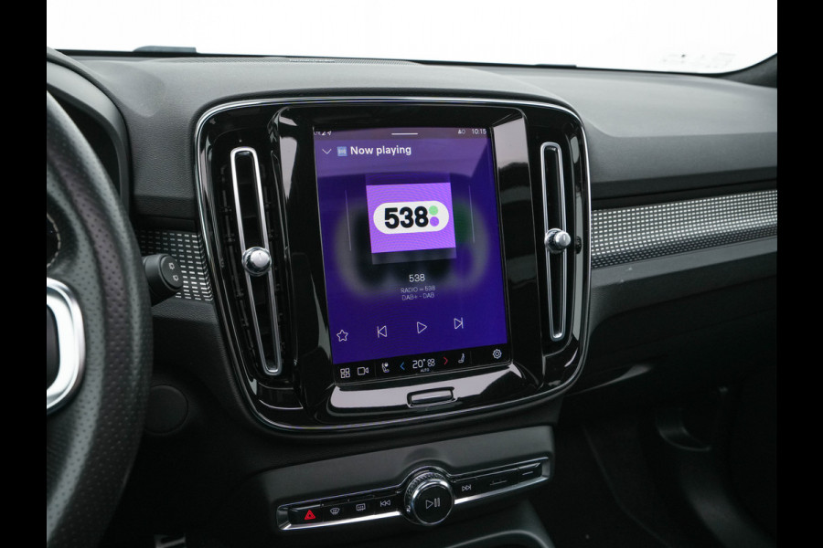 Volvo XC40 Recharge P8 AWD R-Design [ 3-Fase-11kW ] {SOH-90%} (INCL-BTW) Aut. *PANO | LEATHER-ALCANTARA | ADAPTIVE-CRUISE | DIGI-COCKPIT | FULL-LED | HARMAN/KARDON | TOPVIEW | NAVI-FULLMAP | ECC | PDC | KEYLESS | HEATED-SPORTSEATS | TOWBAR | 20''ALU*