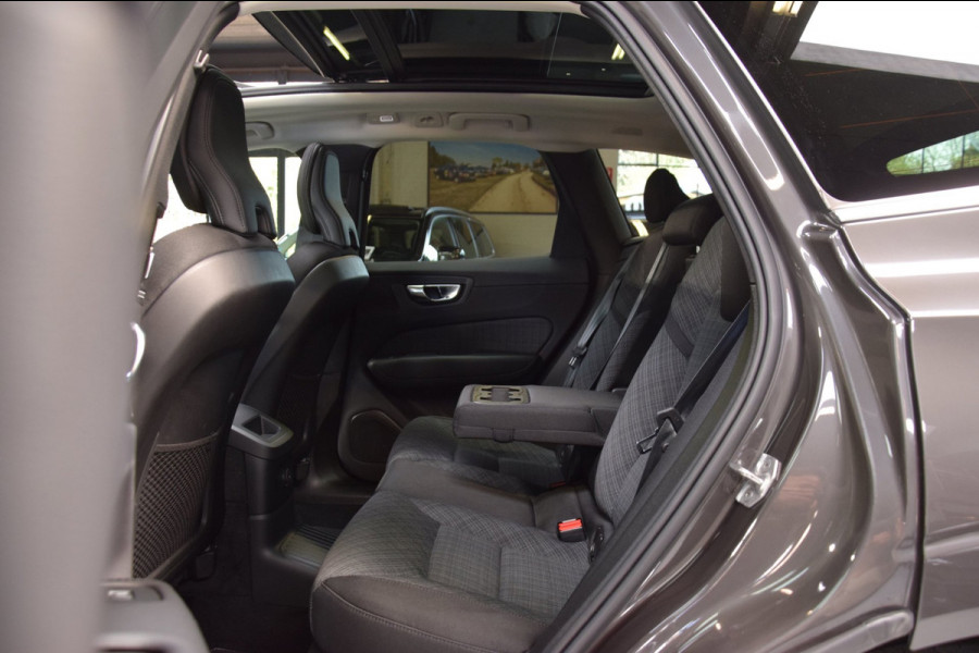 Volvo XC60 2.0 T6 Plug-in hybrid AWD Panoramadak|HUD|ACC|Dealer onderhouden|