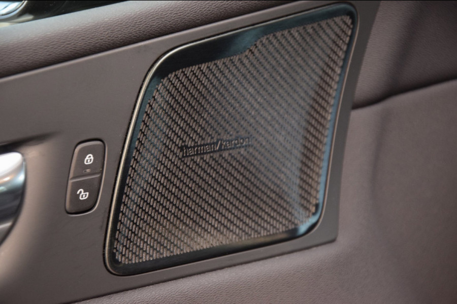 Volvo XC60 2.0 T6 Plug-in hybrid AWD Panoramadak|HUD|ACC|Dealer onderhouden|