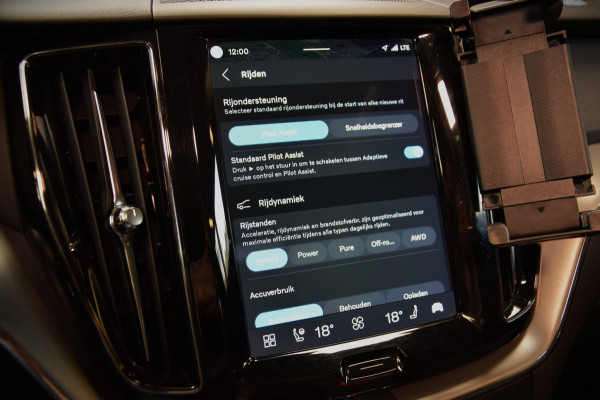 Volvo XC60 2.0 T6 Plug-in hybrid AWD Panoramadak|HUD|ACC|Dealer onderhouden|