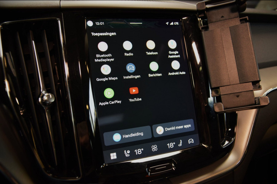 Volvo XC60 2.0 T6 Plug-in hybrid AWD Panoramadak|HUD|ACC|Dealer onderhouden|