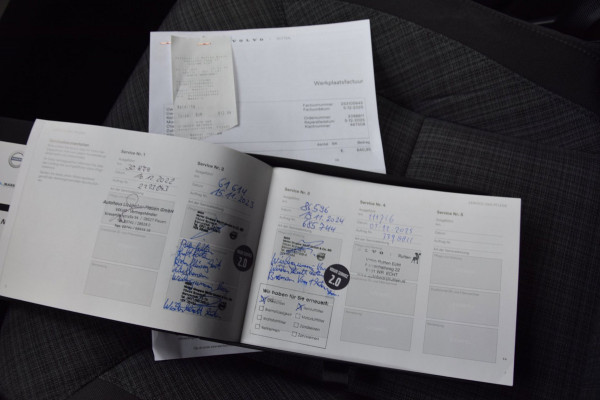 Volvo XC60 2.0 T6 Plug-in hybrid AWD Panoramadak|HUD|ACC|Dealer onderhouden|